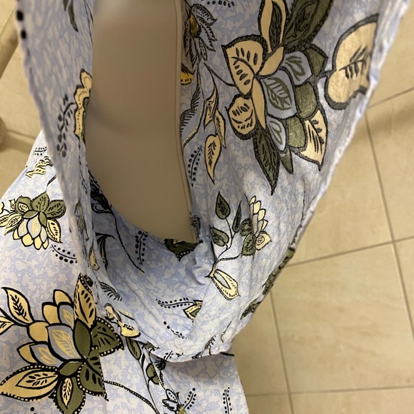 EUC Ann Taylor Factory lightweight flowered short sleeved top, size Small - Picture 6 of 8